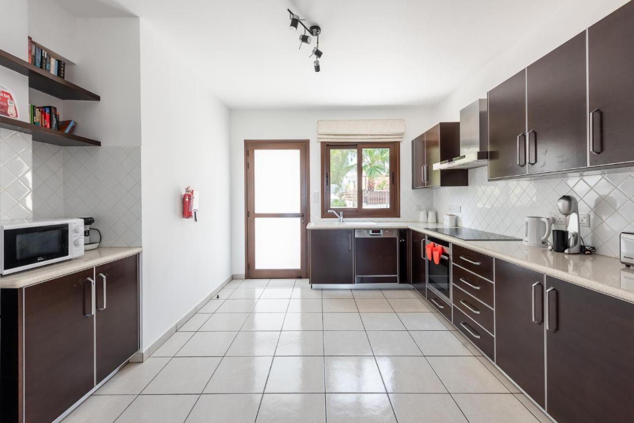Sea Front Oceanus H3 By Ezoria Villas Agia Napa Buitenkant foto