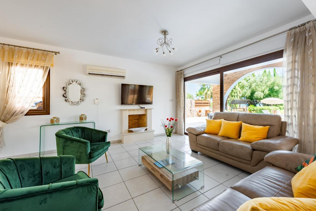 Sea Front Oceanus H3 By Ezoria Villas Agia Napa Buitenkant foto