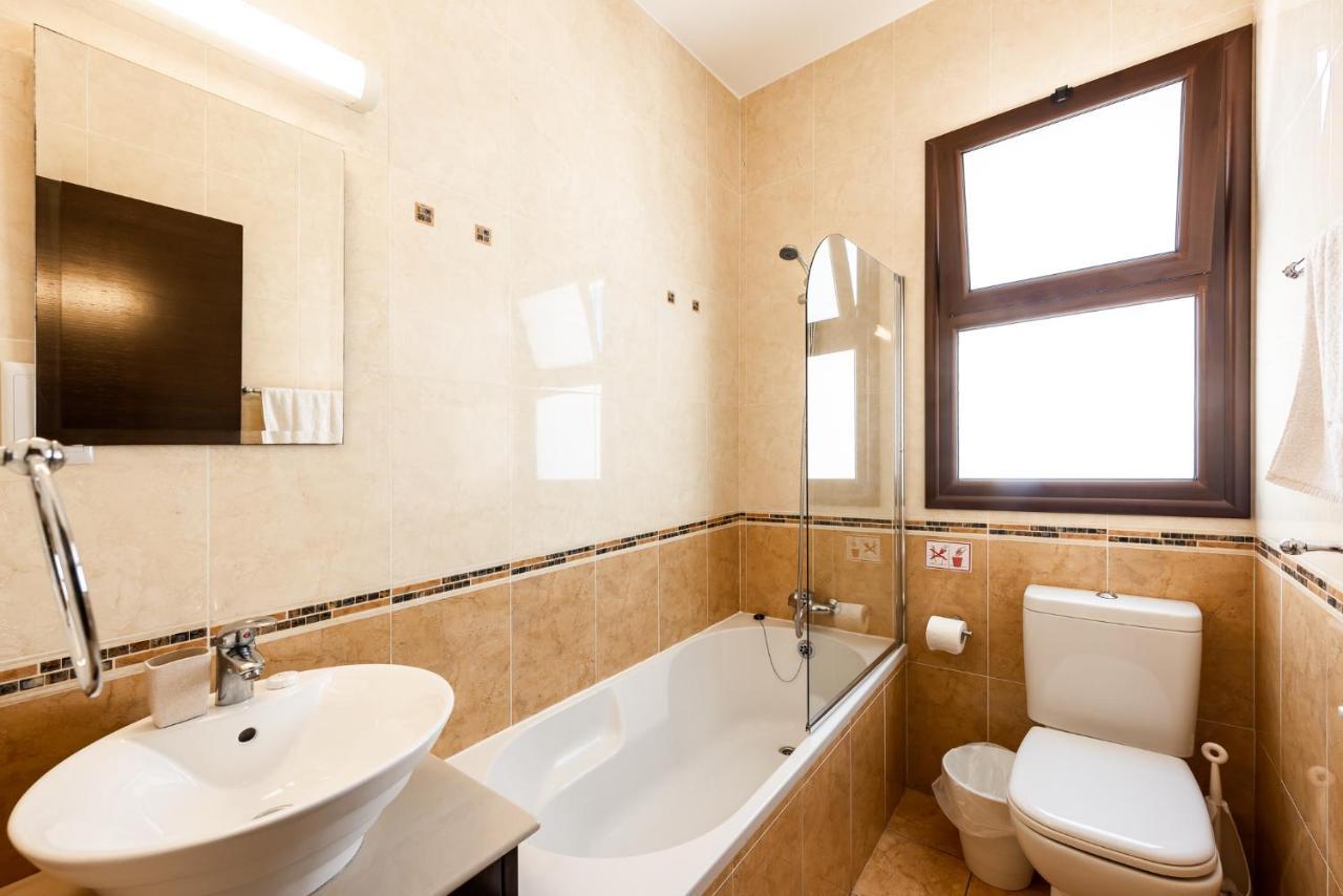 Sea Front Oceanus H3 By Ezoria Villas Agia Napa Buitenkant foto