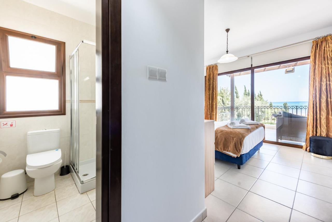 Sea Front Oceanus H3 By Ezoria Villas Agia Napa Buitenkant foto